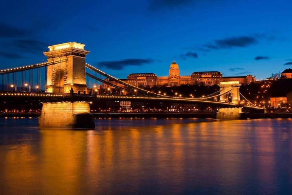 Luxury Apartment In The City Center With Parking Budapest Exterior foto
