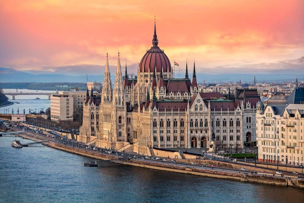 Luxury Apartment In The City Center With Parking Budapest Exterior foto